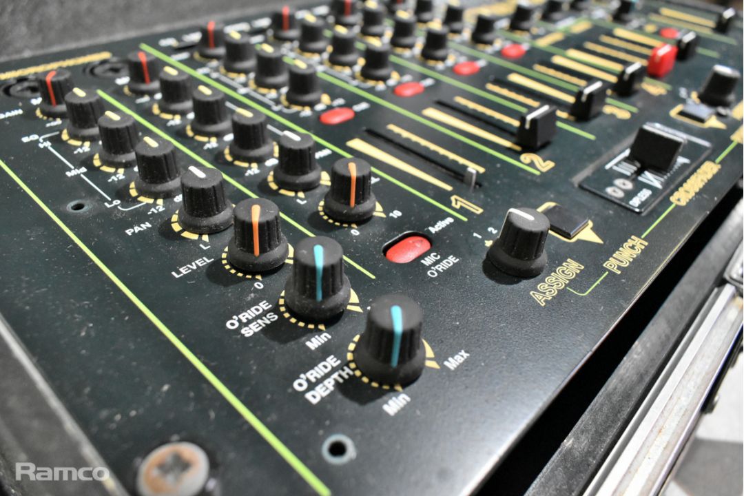 Citronic CDM 10:4 DJ mixer silver flight case - case dimensions: L 550mm x W 420mm x H 190mm - Image 3 of 7