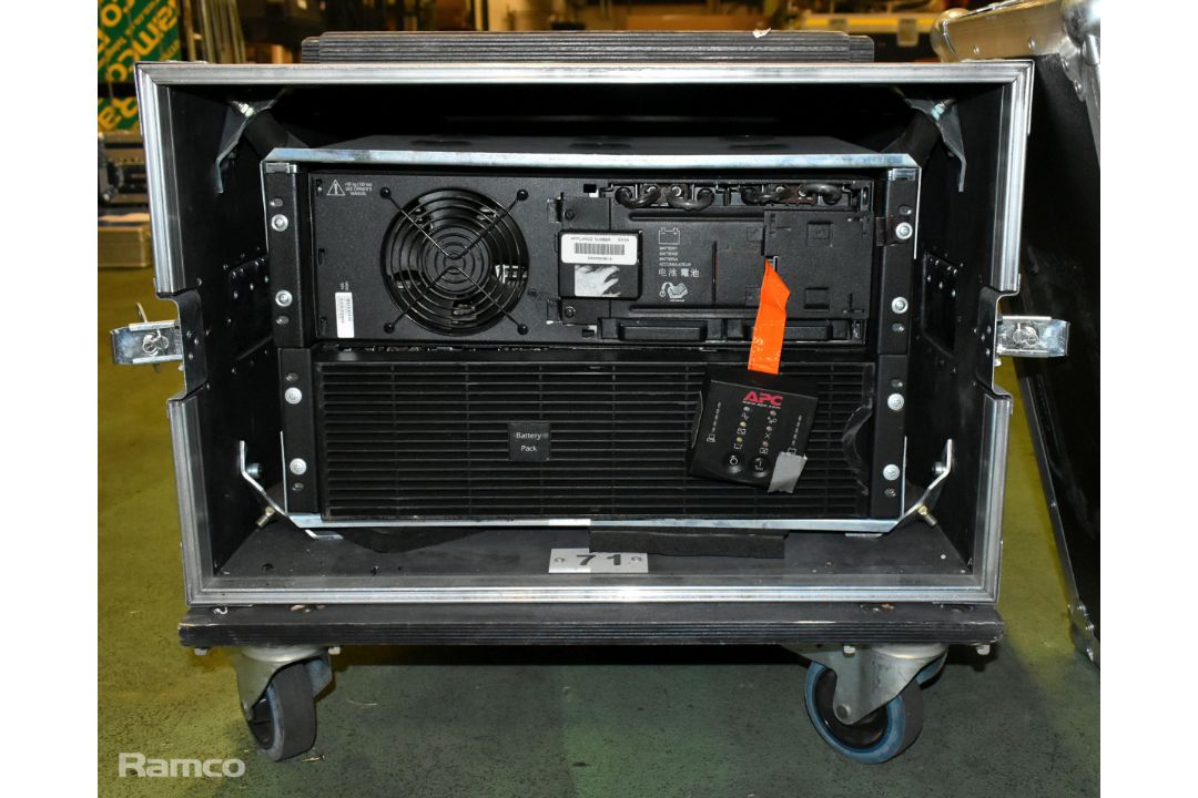 APC SURT5000XLI power supply with 2x Olson 7-IED distribution panel within wheeled flight case - Image 6 of 7