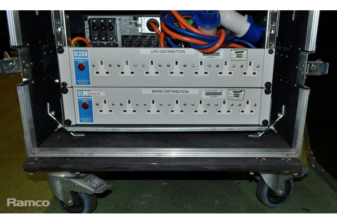 APC SURT5000XLI power supply with 2x Olson 7-IED distribution panel within wheeled flight case - Image 2 of 7