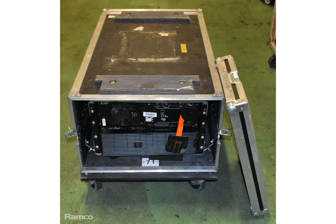 APC SURT5000XLI power supply with 2x Olson 7-IED distribution panel within wheeled flight case - Image 4 of 7