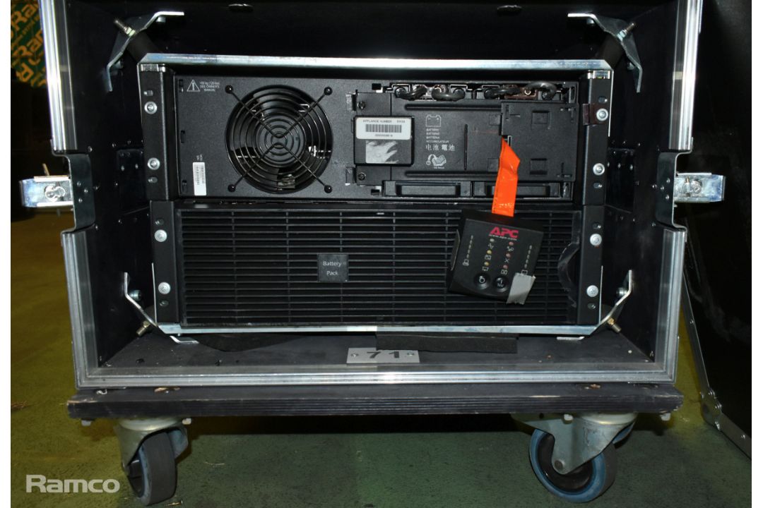 APC SURT5000XLI power supply with 2x Olson 7-IED distribution panel within wheeled flight case - Image 5 of 7