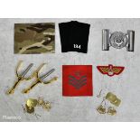 356x Box of British forces mixed ranks badges, buttons, belt buckles and pins
