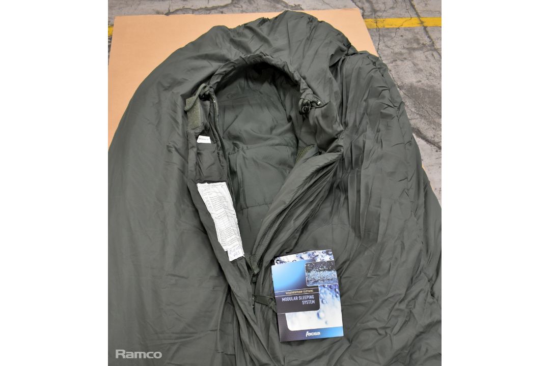 8x Medium weight sleeping bags - mixed sizes - Image 5 of 8