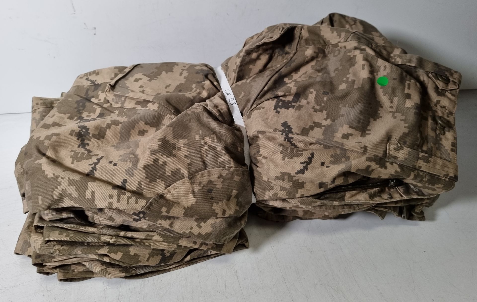 30x Digital camo combat trousers - mixed sizes - mixed grades - Image 4 of 10