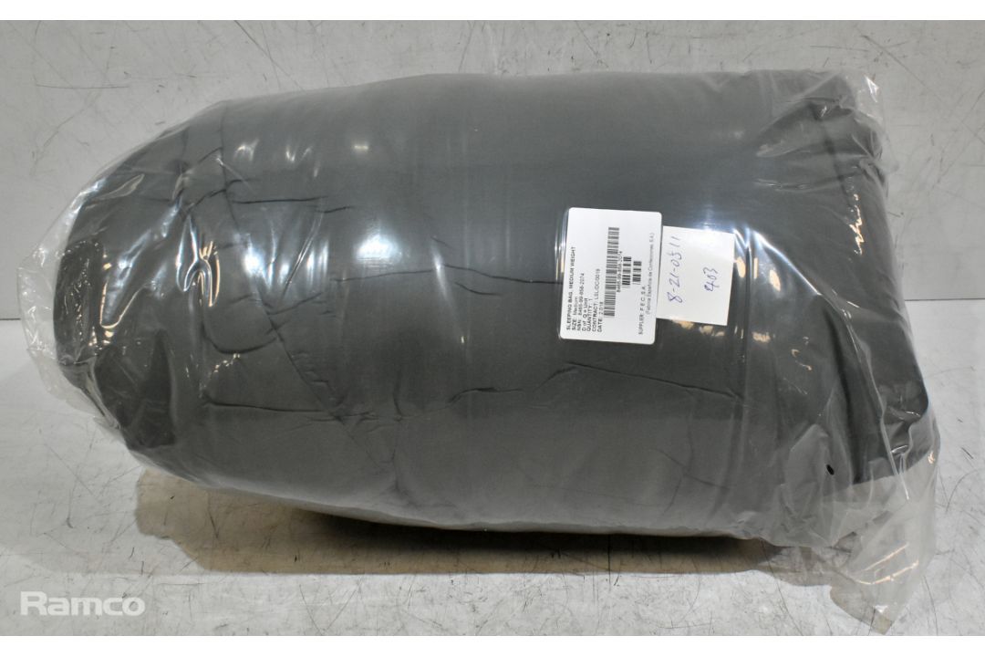 8x Medium weight sleeping bags - mixed sizes - Image 7 of 8
