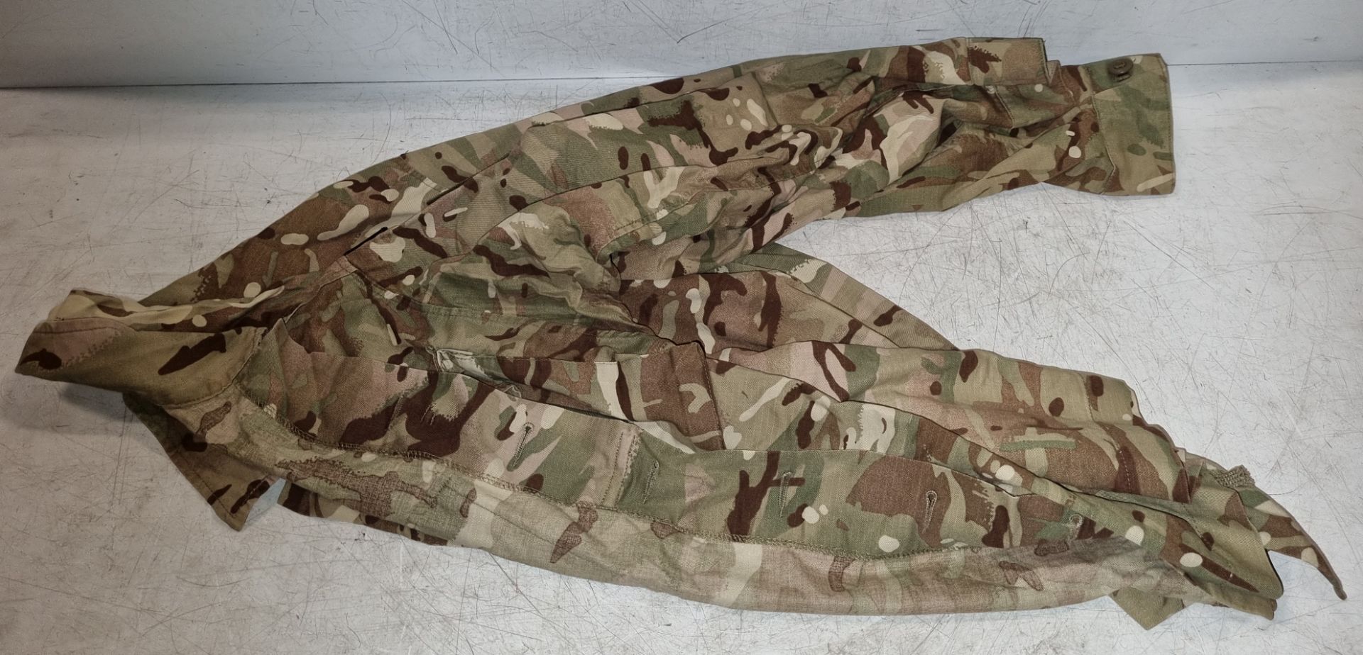 Various types of ex-military camo clothing - may include accessories - 173 kg – may require repair - Image 9 of 11