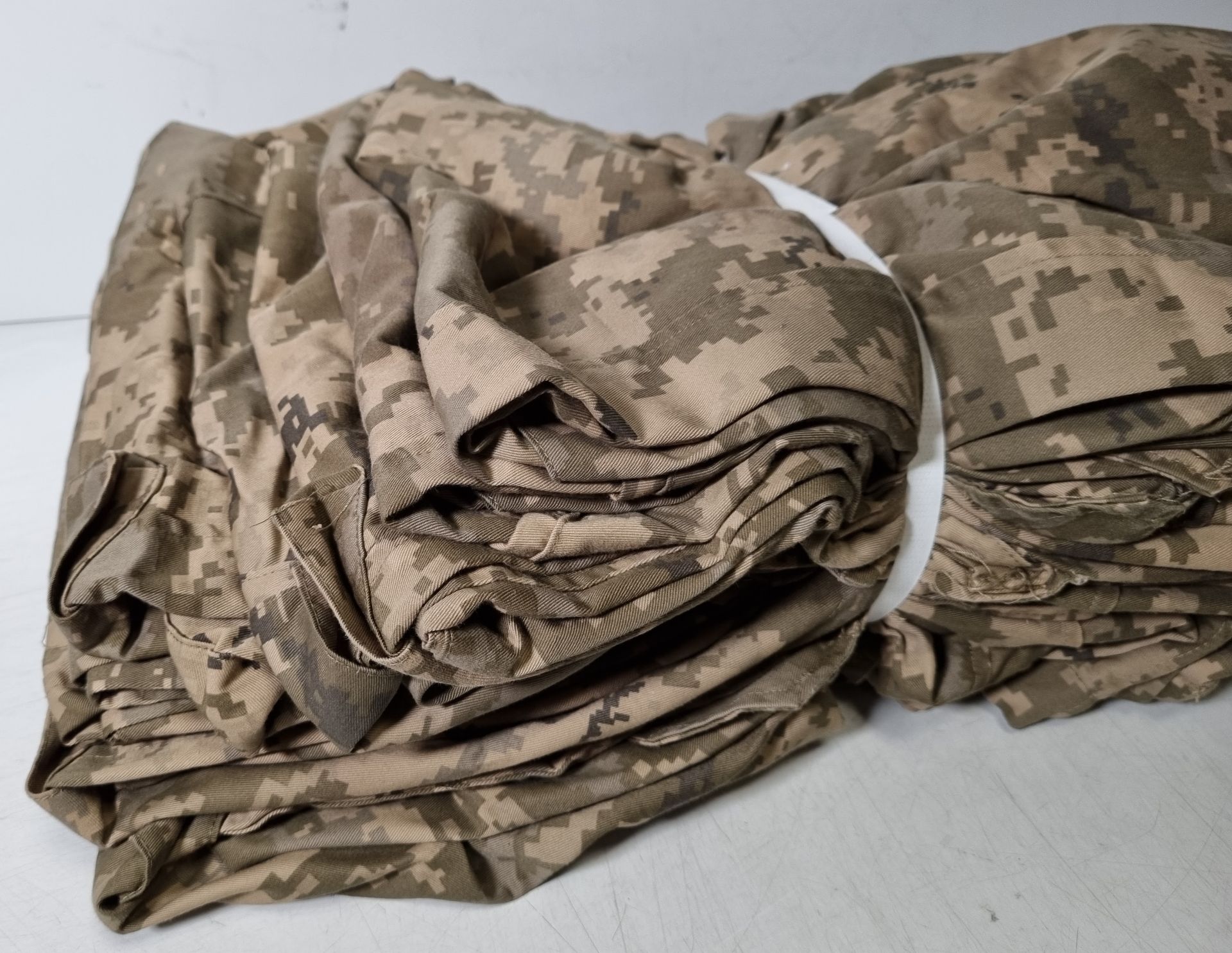30x Digital camo combat trousers - mixed sizes - mixed grades - Image 9 of 10