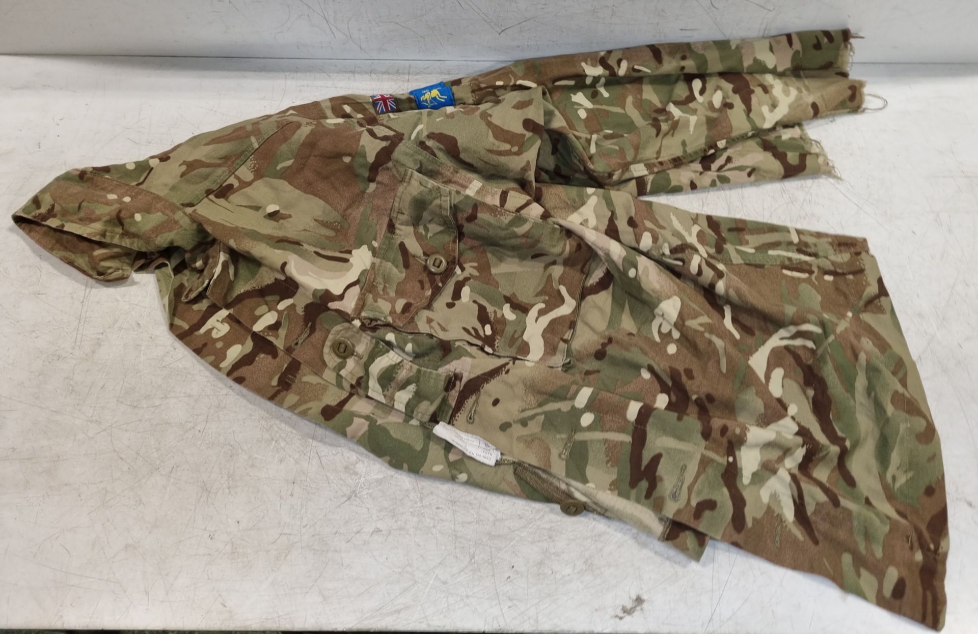 Various types of ex-military camo clothing - may include accessories - 173 kg – may require repair - Image 8 of 11