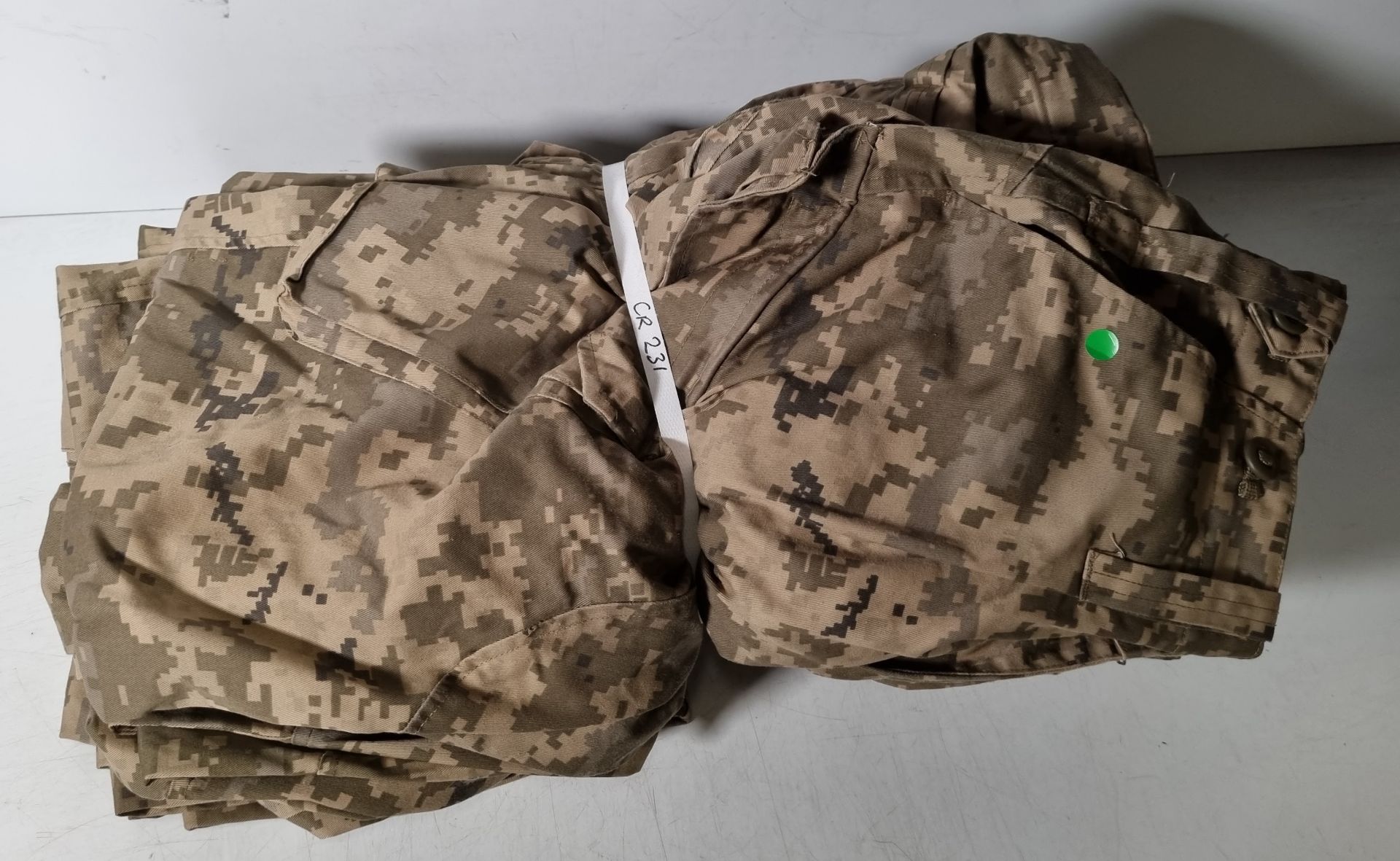 30x Digital camo combat trousers - mixed sizes - mixed grades - Image 5 of 10