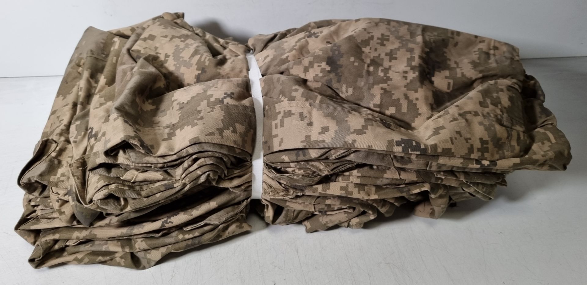 30x Digital camo combat trousers - mixed sizes - mixed grades - Image 7 of 10