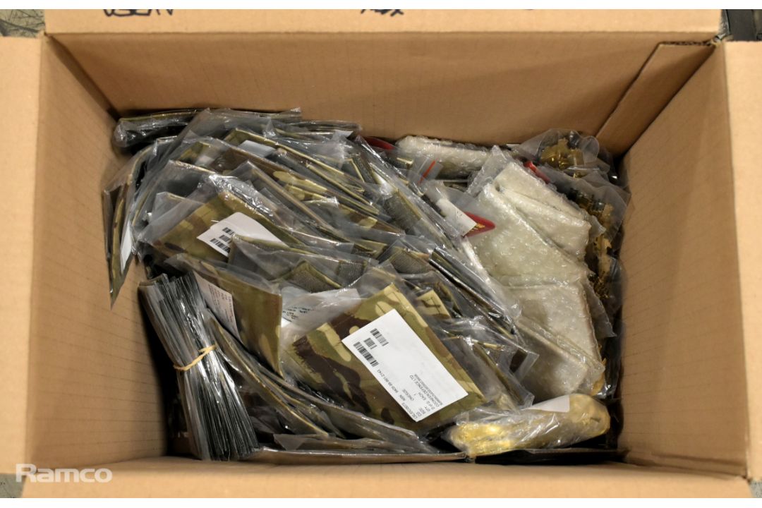 356x Box of British forces mixed ranks badges, buttons, belt buckles and pins - Image 14 of 14