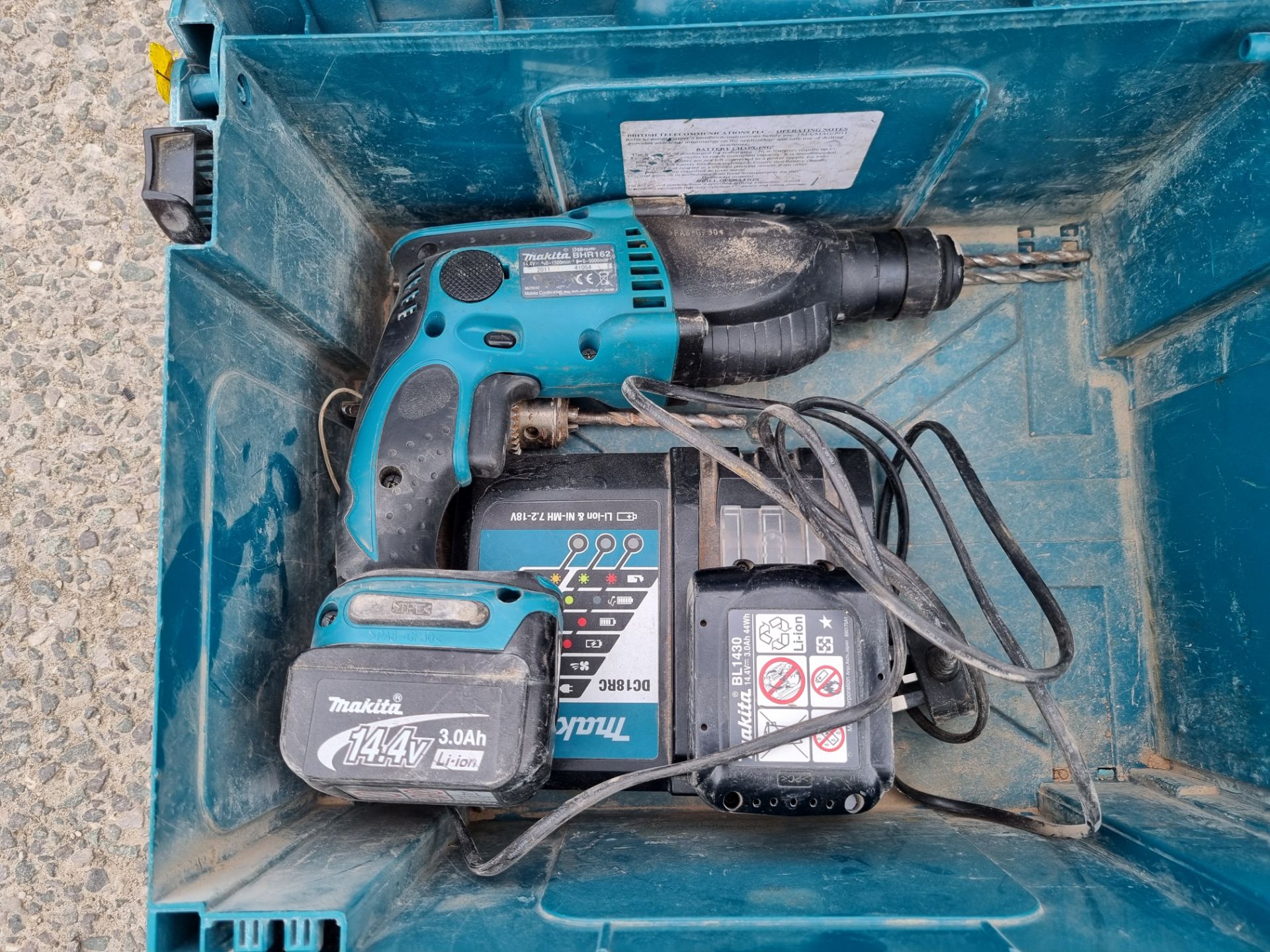 Makita BHR162 14.4V hammer drill c/w charger and 2X battery in carry case - Image 2 of 3