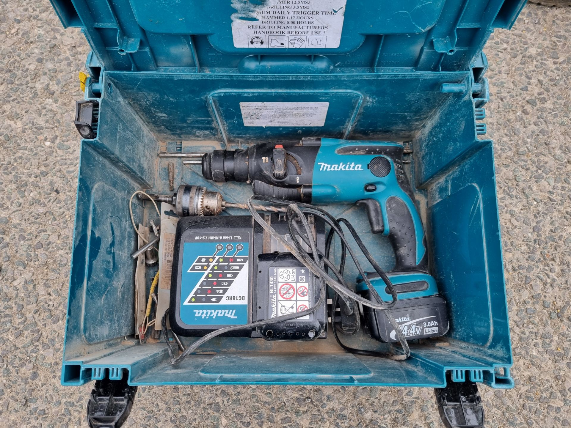 Makita BHR162 14.4V hammer drill c/w charger and 2X battery in carry case