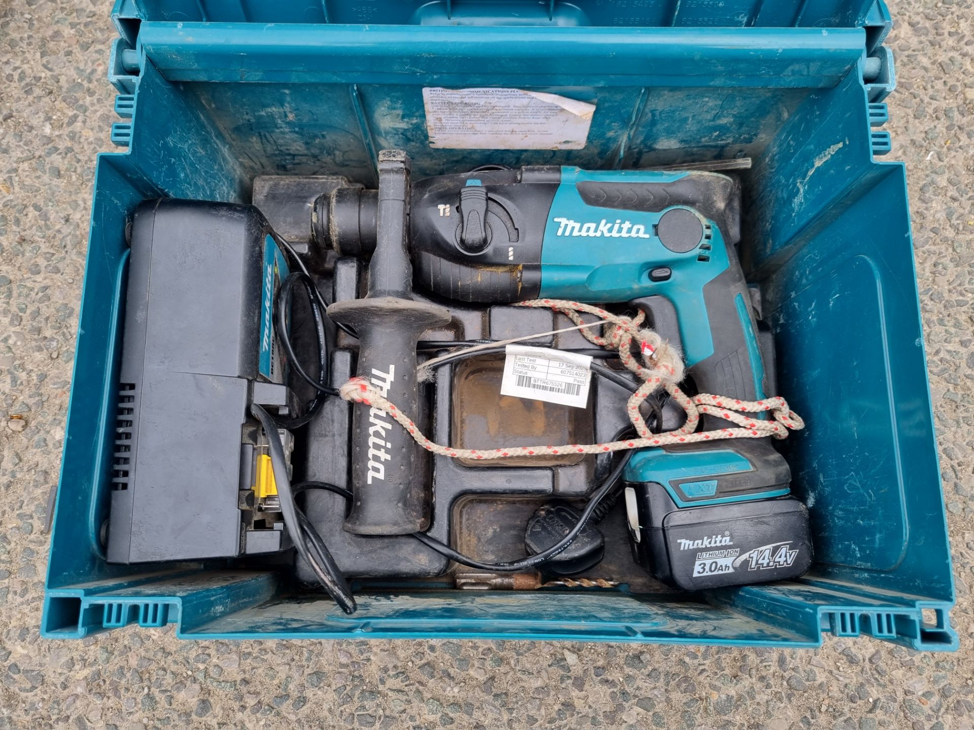 Makita DHR164 14.4V hammer drill c/w charger and battery in carry case - Image 3 of 3