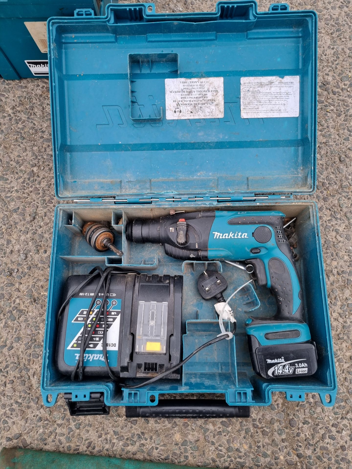 Makita BHR162 14.4V hammer drill c/w charger and battery in carry case