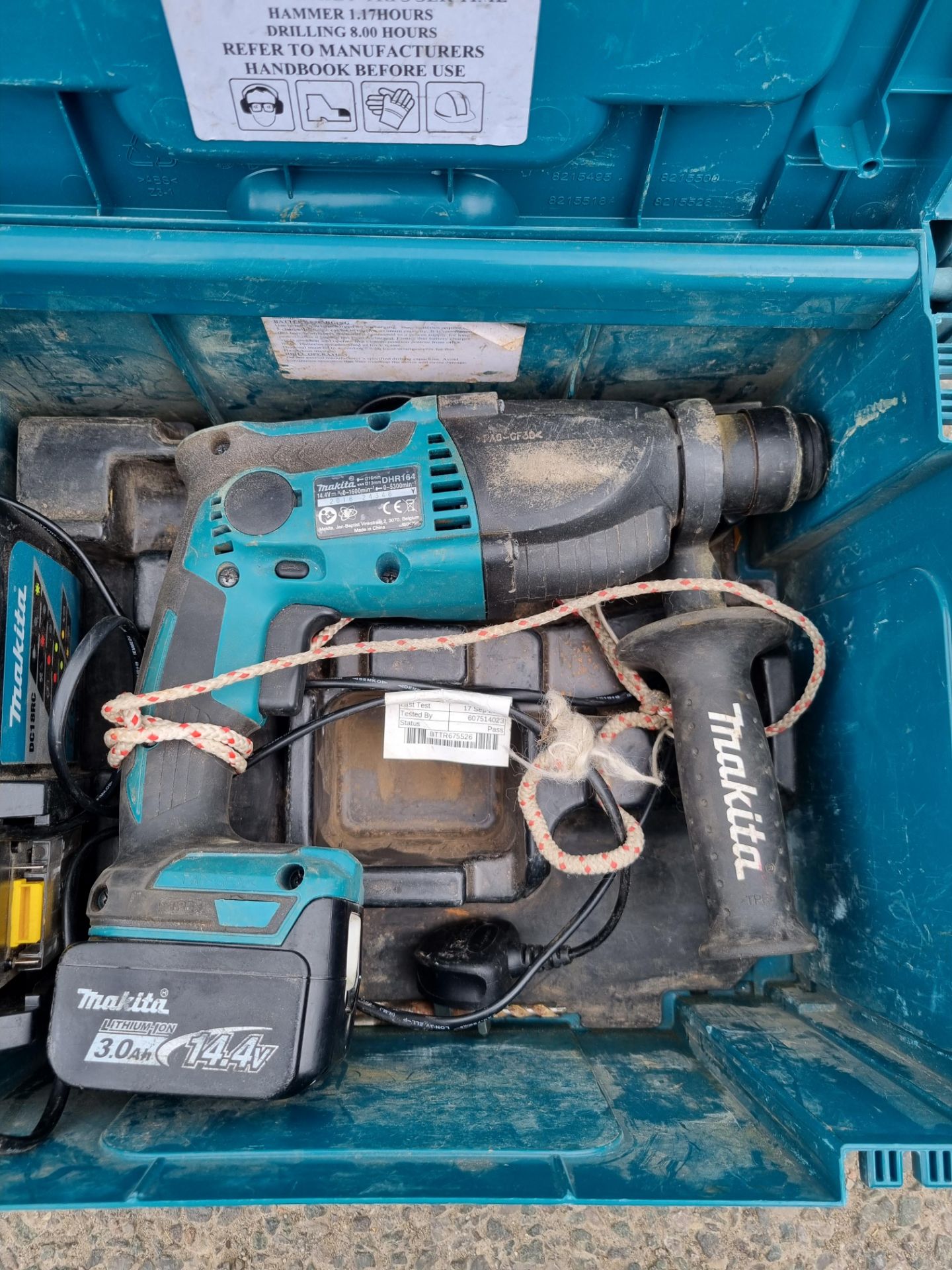 Makita DHR164 14.4V hammer drill c/w charger and battery in carry case - Image 2 of 3