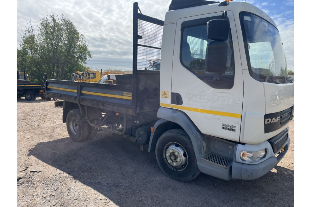 DAF FA LF45.160 08 TIP E tipper truck - reg. YJ08 AZC - current mileage 336435km - SPREADER NOT INC. - Image 1 of 23