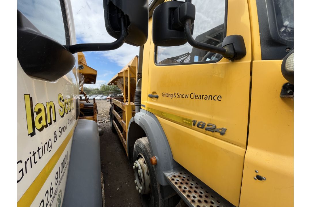 Mercedes-Benz 1824K gritting lorry - registration YK61 ZHT - current mileage unknown - see details - Image 5 of 12