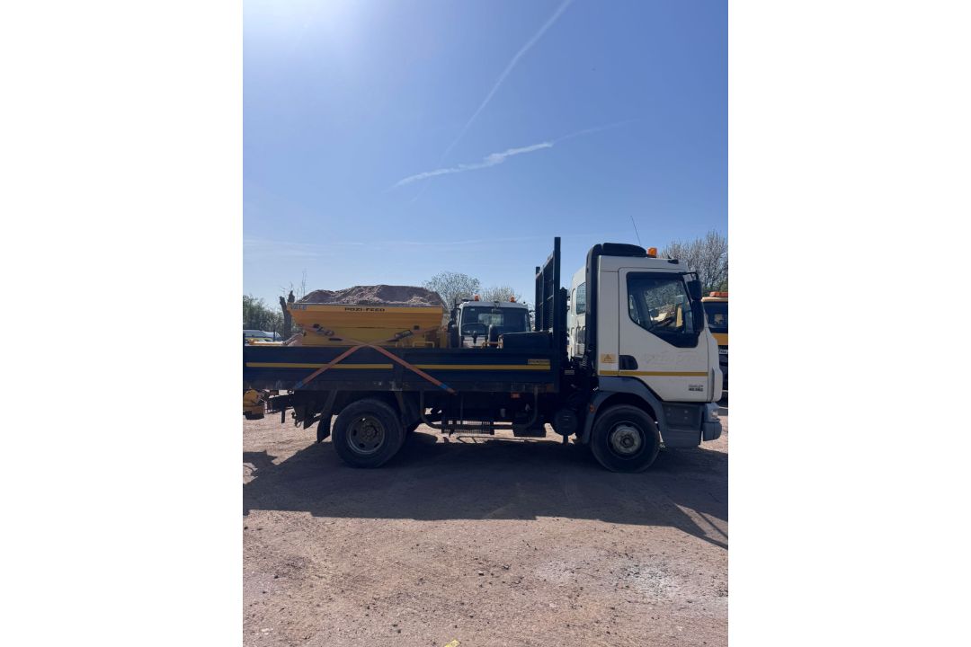 DAF FA LF45.160 08 TIP E tipper truck - reg. YJ08 AZC - current mileage 336435km - SPREADER NOT INC. - Image 4 of 23