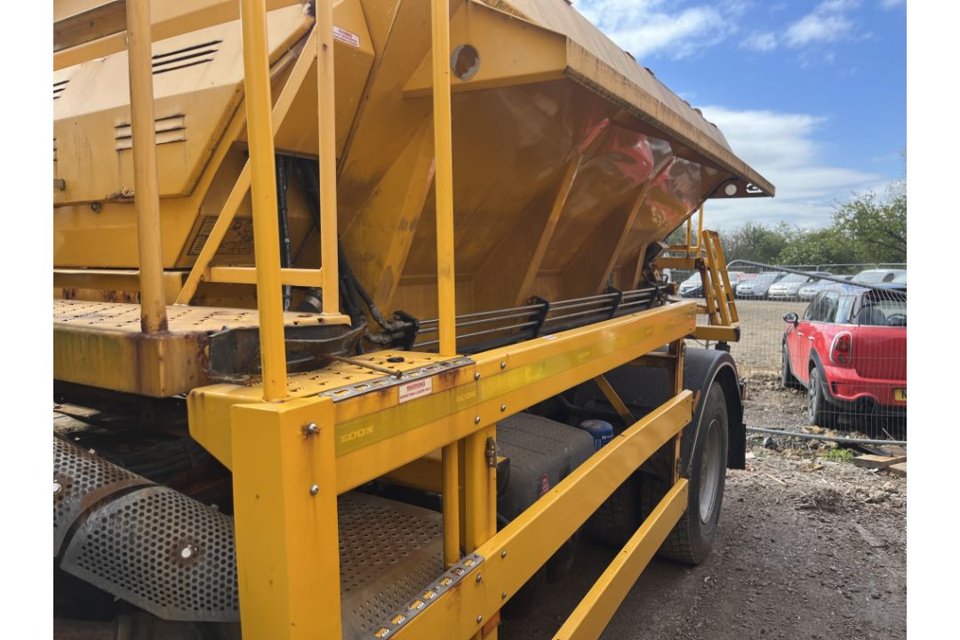 Mercedes-Benz 1824K gritting lorry - registration YK61 ZHT - current mileage unknown - see details - Image 11 of 12