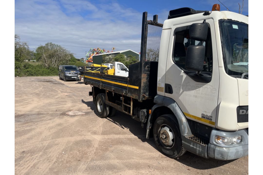 DAF FA LF45.160 08 TIP E tipper truck - reg. YJ08 APU - current mileage 354414km - NO SPREADER INC - Image 4 of 22