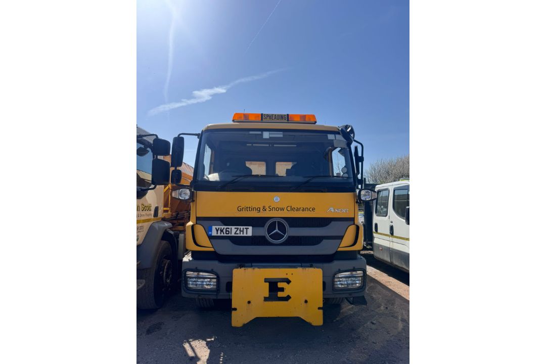 Mercedes-Benz 1824K gritting lorry - registration YK61 ZHT - current mileage unknown - see details - Image 1 of 12