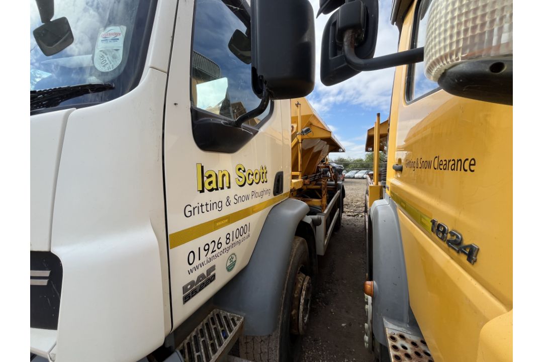DAF LF55.220 18 TON gritting lorry - registration DV63 UHD - current mileage unknown - for parts - Image 3 of 8