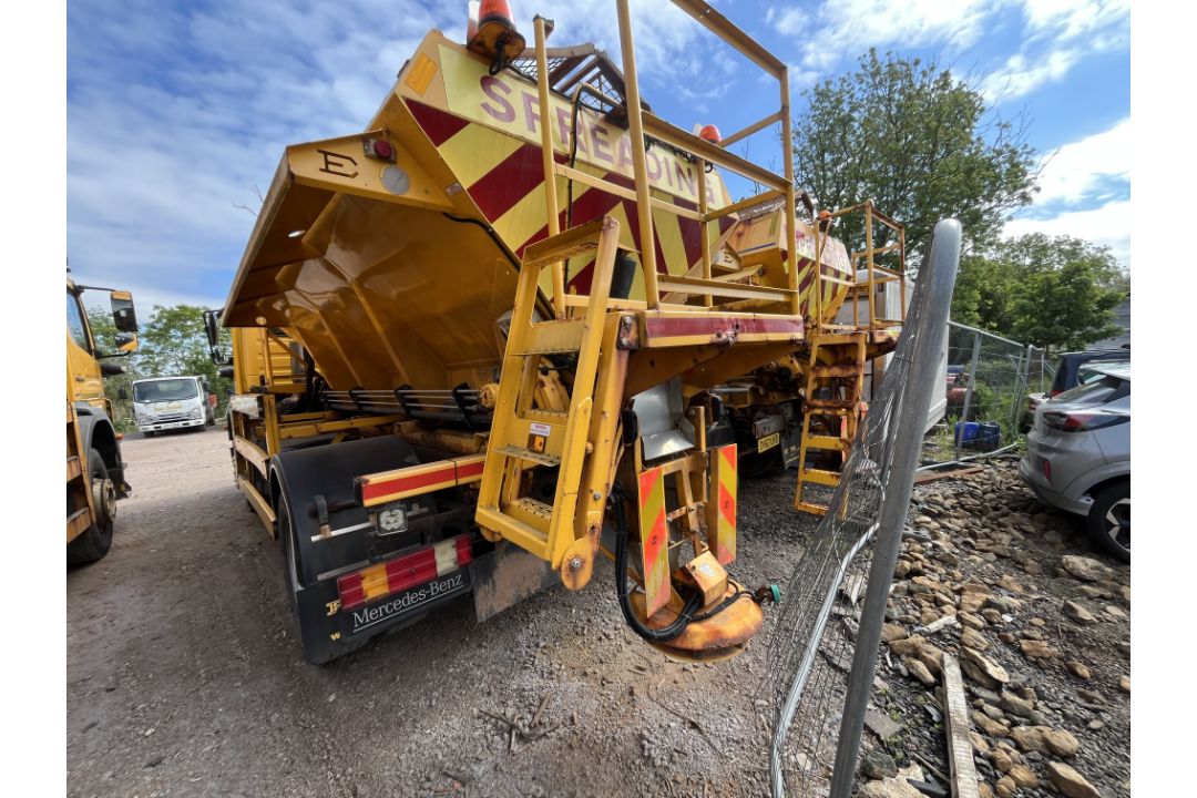 Mercedes-Benz 1824K gritting lorry - registration YK61 ZHT - current mileage unknown - see details - Image 8 of 12