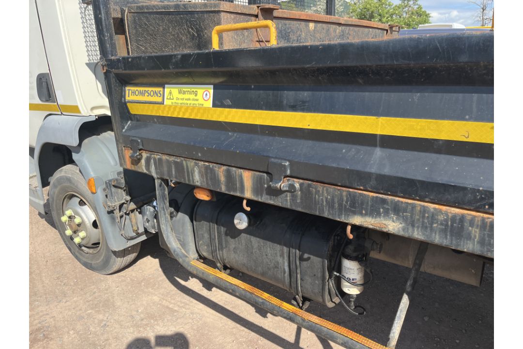 DAF FA LF45.160 08 TIP E tipper truck - reg. YJ08 AZC - current mileage 336435km - SPREADER NOT INC. - Image 10 of 23