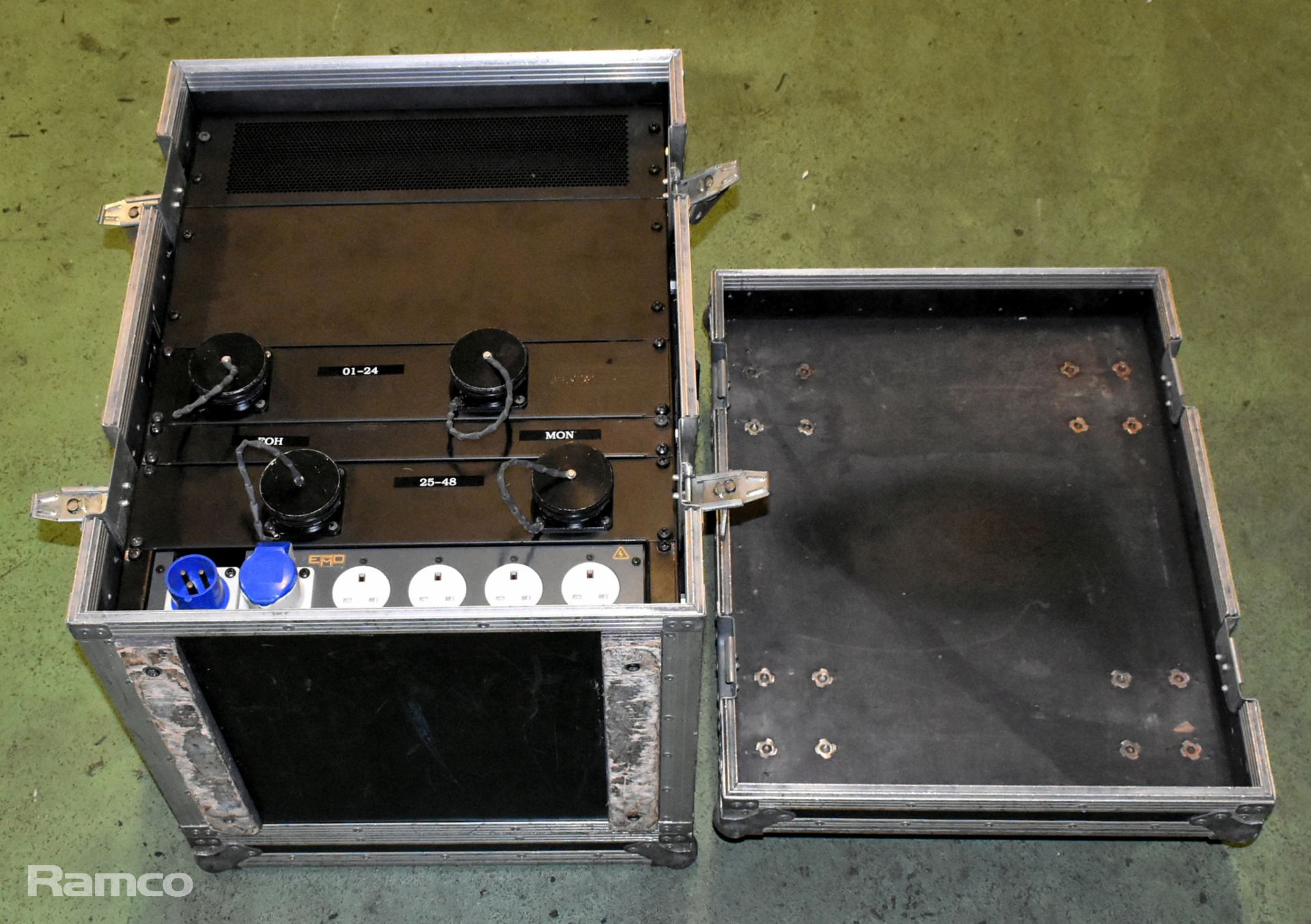 48 channel stage split box in flight case with 4x 16 channel stage boxes and multicore XLR cables - Image 12 of 14