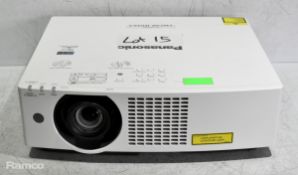 Panasonic PT-VMZ40 LCD projector - Serial No: DD1210048