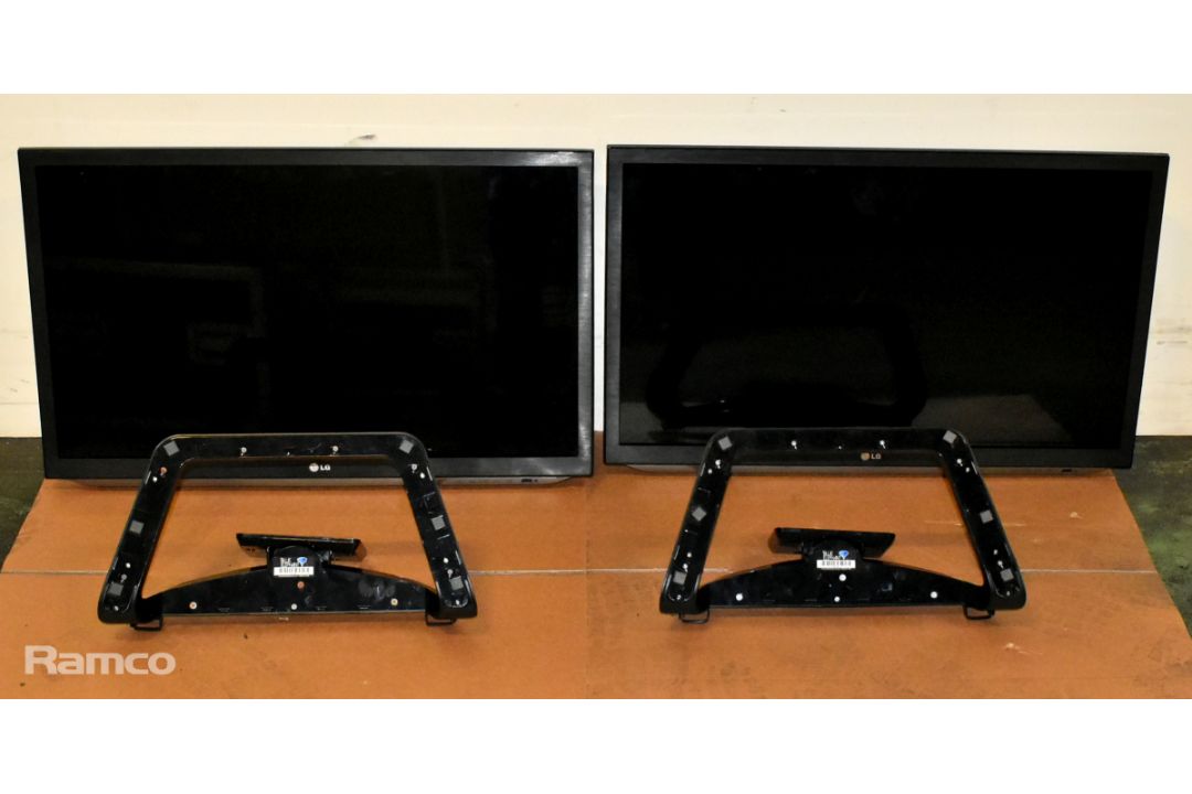 2x LG 32LM620T 32 inch 3D LED TVs in flight case - case dimensions: L 1230 x W 600 x H 550mm - Image 2 of 8