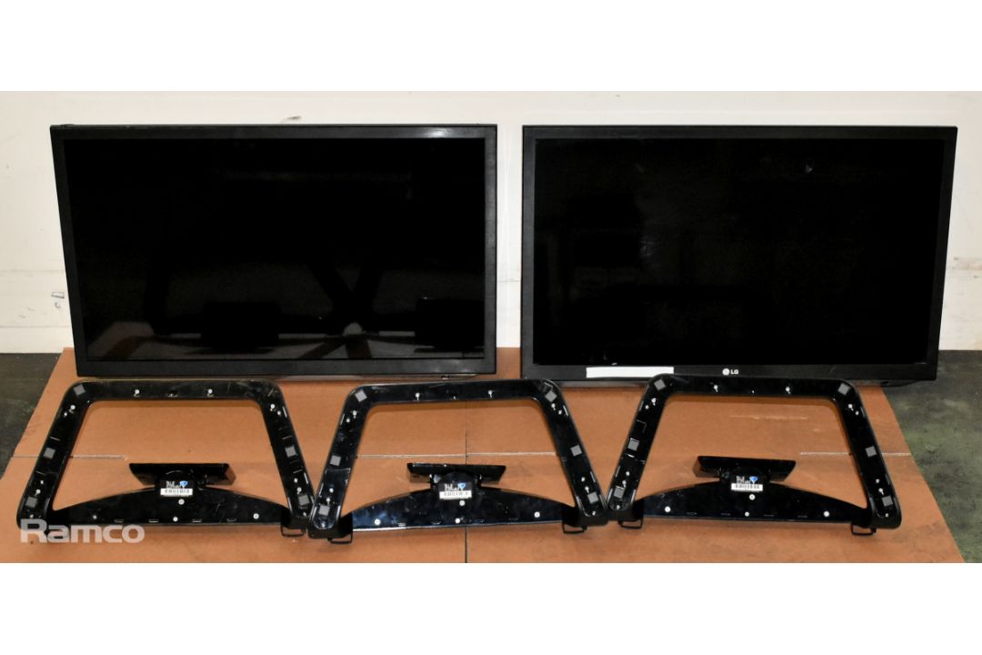 2x LG 32LM620T 32 inch 3D LED TVs in flight case - case dimensions: L 1230 x W 600 x H 660mm - Image 2 of 8