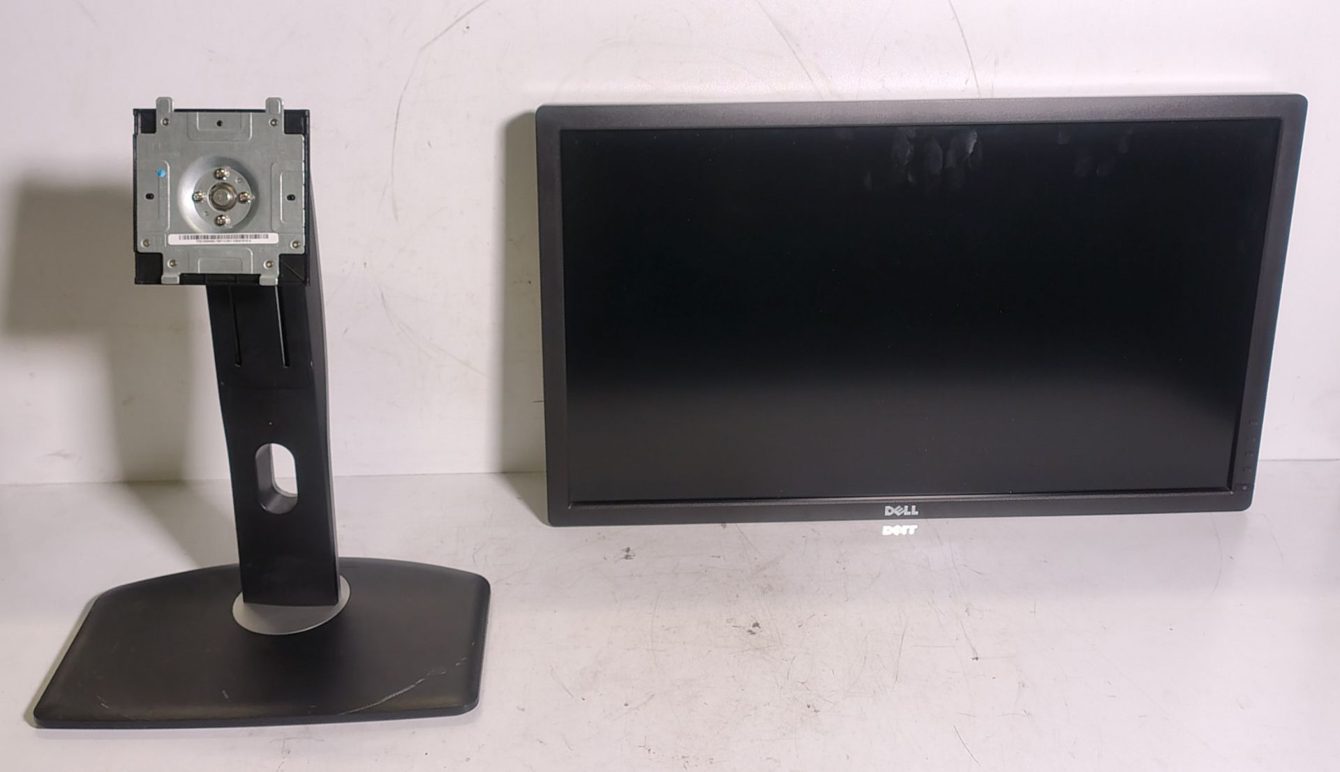 2x Dell Ultrasharp U2713HMt 27 inch monitors in flight case - Image 5 of 10