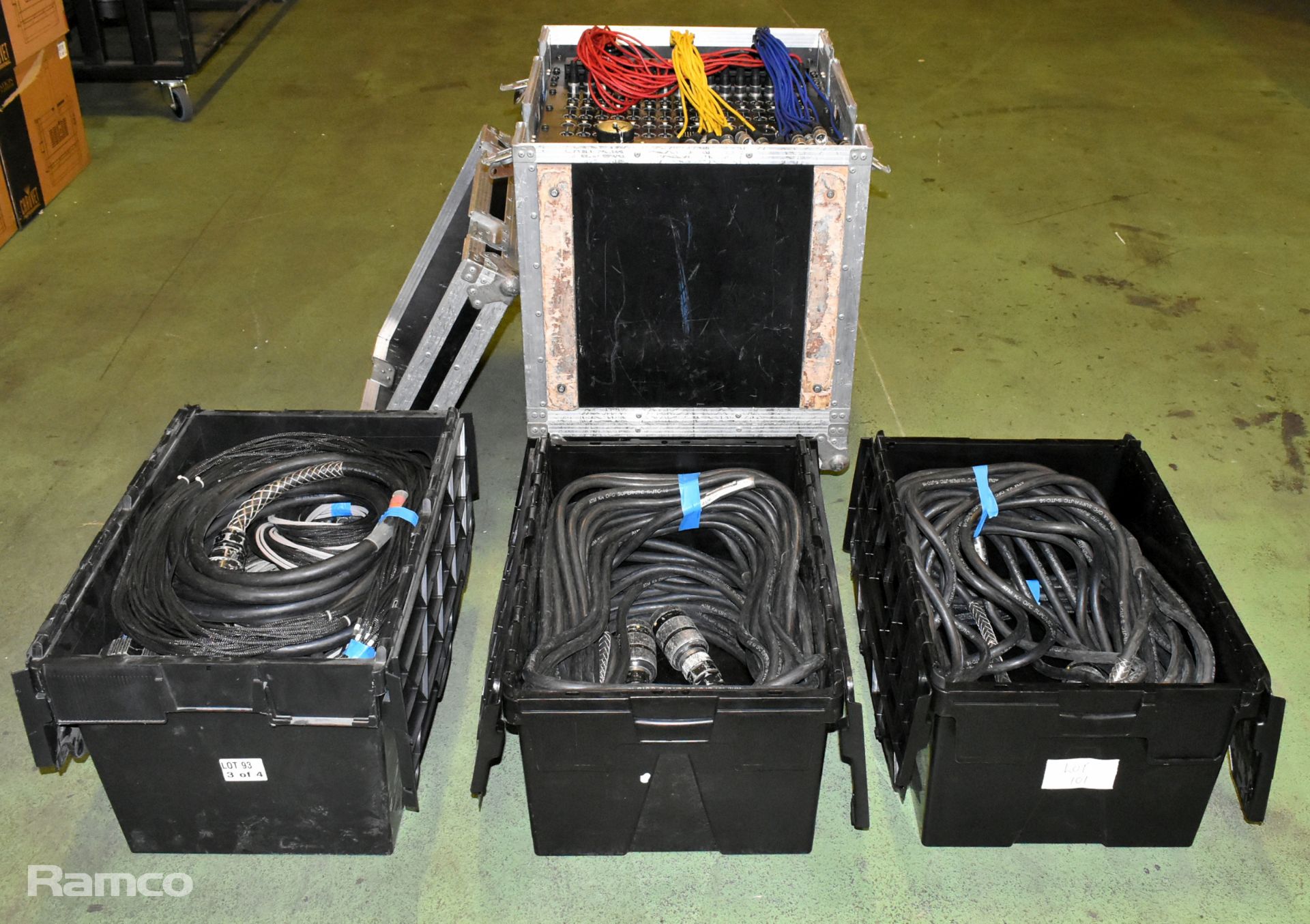 48 channel stage split box in flight case with 4x 16 channel stage boxes and multicore XLR cables