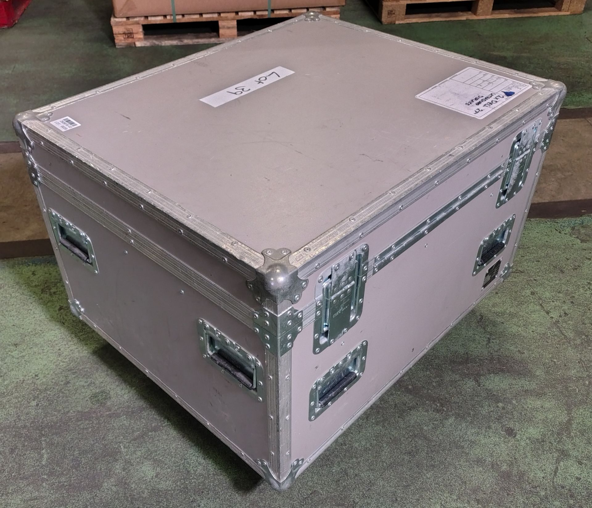 2x Dell Ultrasharp U2713HMt 27 inch monitors in flight case - Image 2 of 10