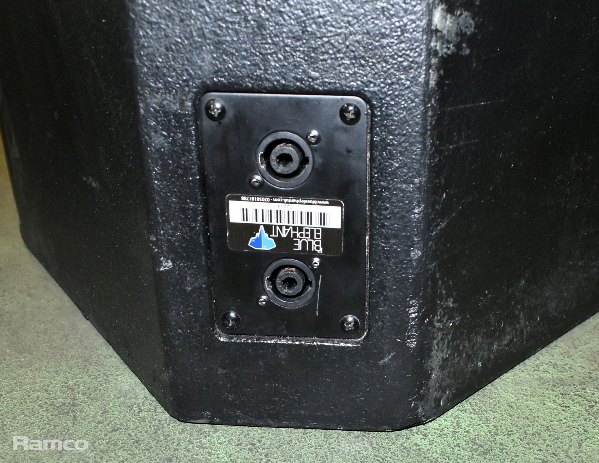 Pair of Max15 wedge monitors / speakers in flight case - speaker dimensions: W 540 x D 370 x H 580mm - Image 5 of 9
