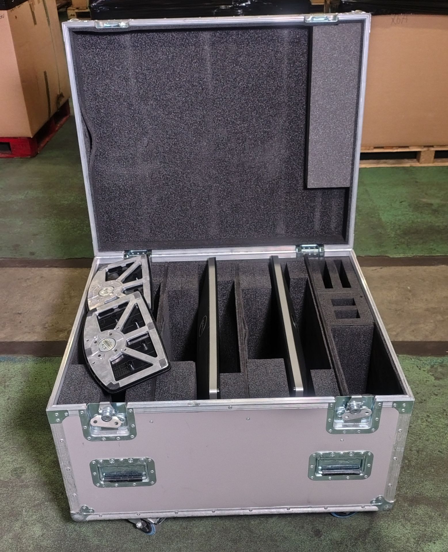 2x Dell Ultrasharp U2713HMt 27 inch monitors in flight case - Image 4 of 10