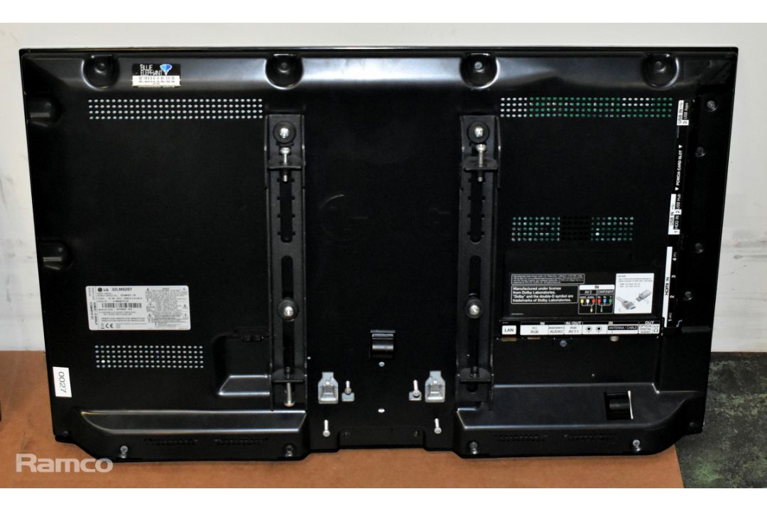 2x LG 32LM620T 32 inch 3D LED TVs in flight case - case dimensions: L 1230 x W 600 x H 550mm - Image 3 of 8