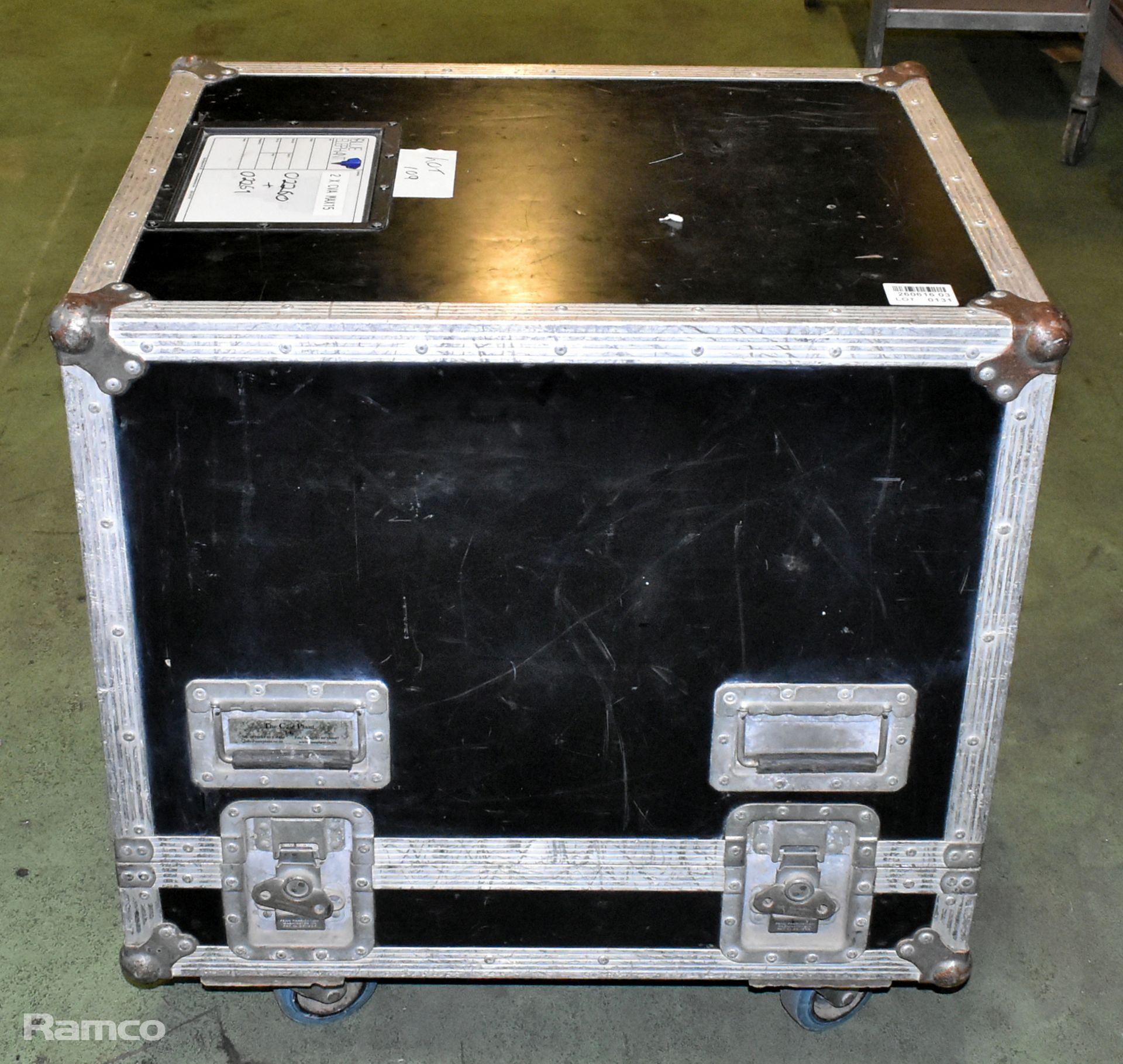 Pair of Max15 wedge monitors / speakers in flight case - speaker dimensions: W 540 x D 370 x H 580mm - Image 8 of 9