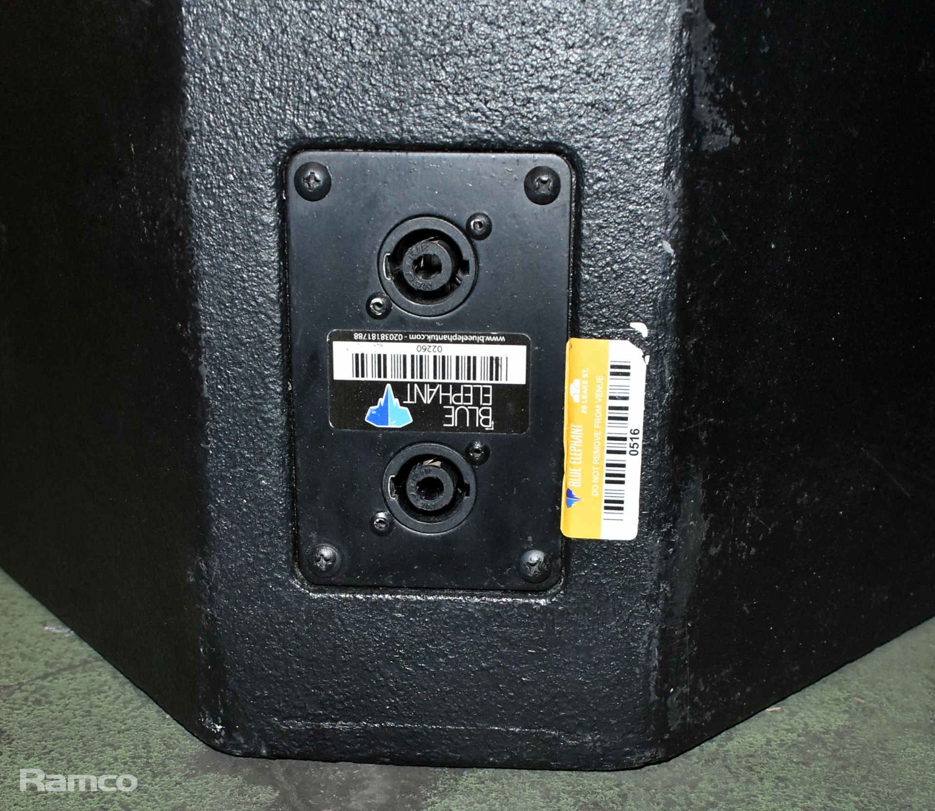 Pair of Max15 wedge monitors / speakers in flight case - speaker dimensions: W 540 x D 370 x H 580mm - Image 4 of 9