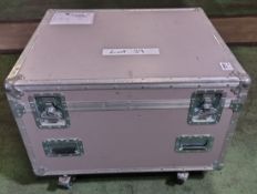 2x Dell Ultrasharp U2713HMt 27 inch monitors in flight case