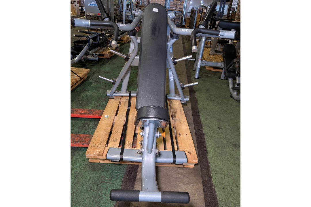 Matrix plate loaded incline weights exercise machine - W 1320 x D 2000 x H 1280mm - Image 3 of 8