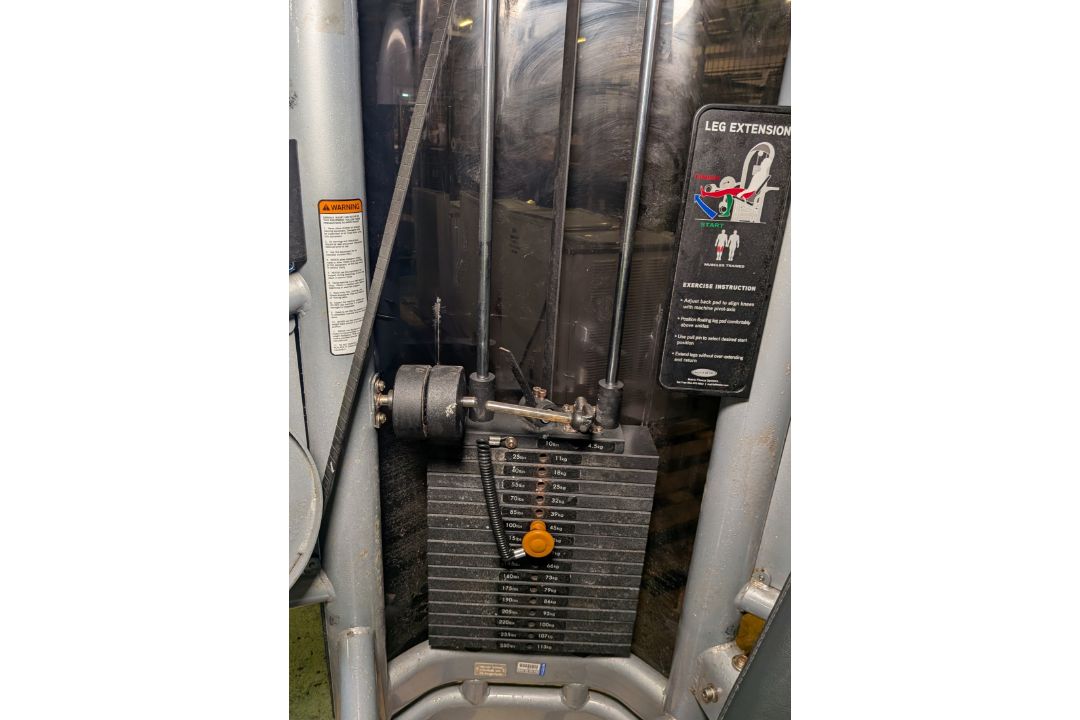 Matrix Aura leg extension weights exercise machine - weight stack: 4.5kg (10lbs) to 113kg (250lbs) - Image 3 of 6