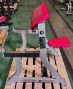 Hammer Strength preacher curl exercise machine - W 850 x D 920 x H 1050mm