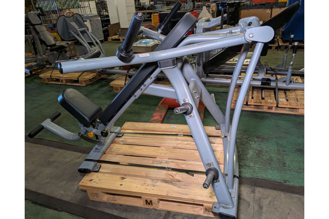 Matrix plate loaded incline weights exercise machine - W 1320 x D 2000 x H 1280mm - Image 7 of 8