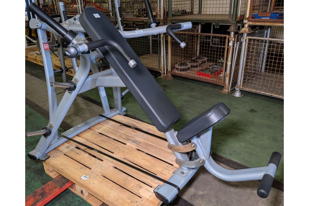 Matrix plate loaded incline weights exercise machine - W 1320 x D 2000 x H 1280mm - Image 2 of 8