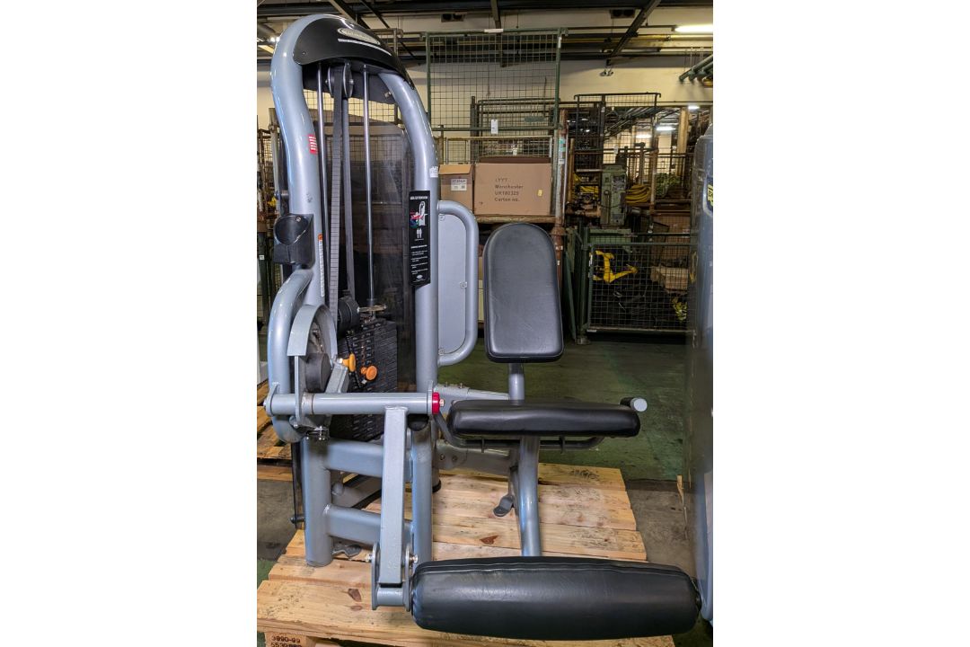 Matrix Aura leg extension weights exercise machine - weight stack: 4.5kg (10lbs) to 113kg (250lbs) - Image 1 of 6