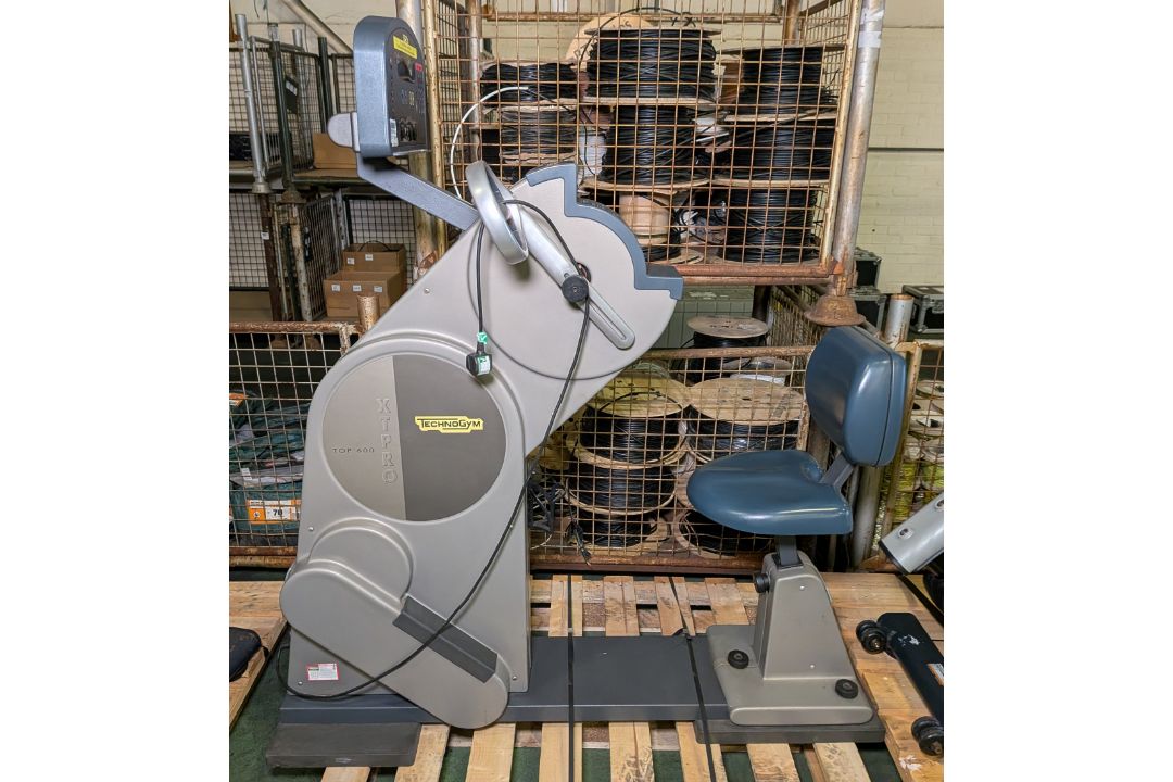 Technogym Top 600 XT Pro upper-body ergometer exercise bike - W 650 x D 1400 x H 1530mm - Image 1 of 6