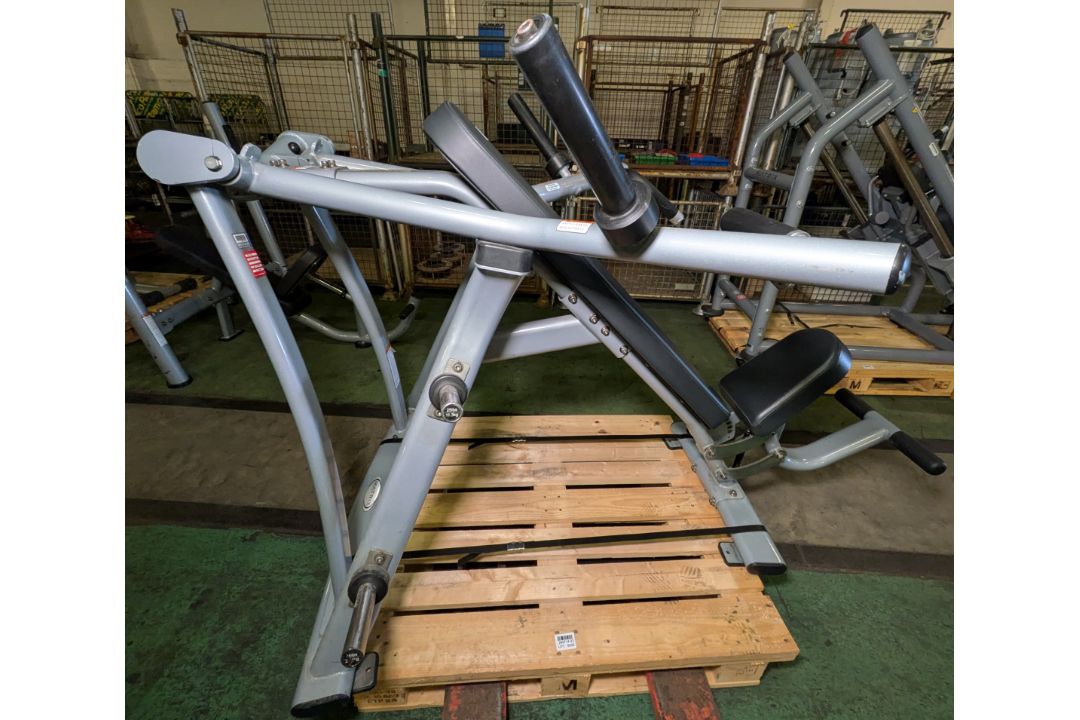 Matrix plate loaded incline weights exercise machine - W 1320 x D 2000 x H 1280mm - Image 1 of 8